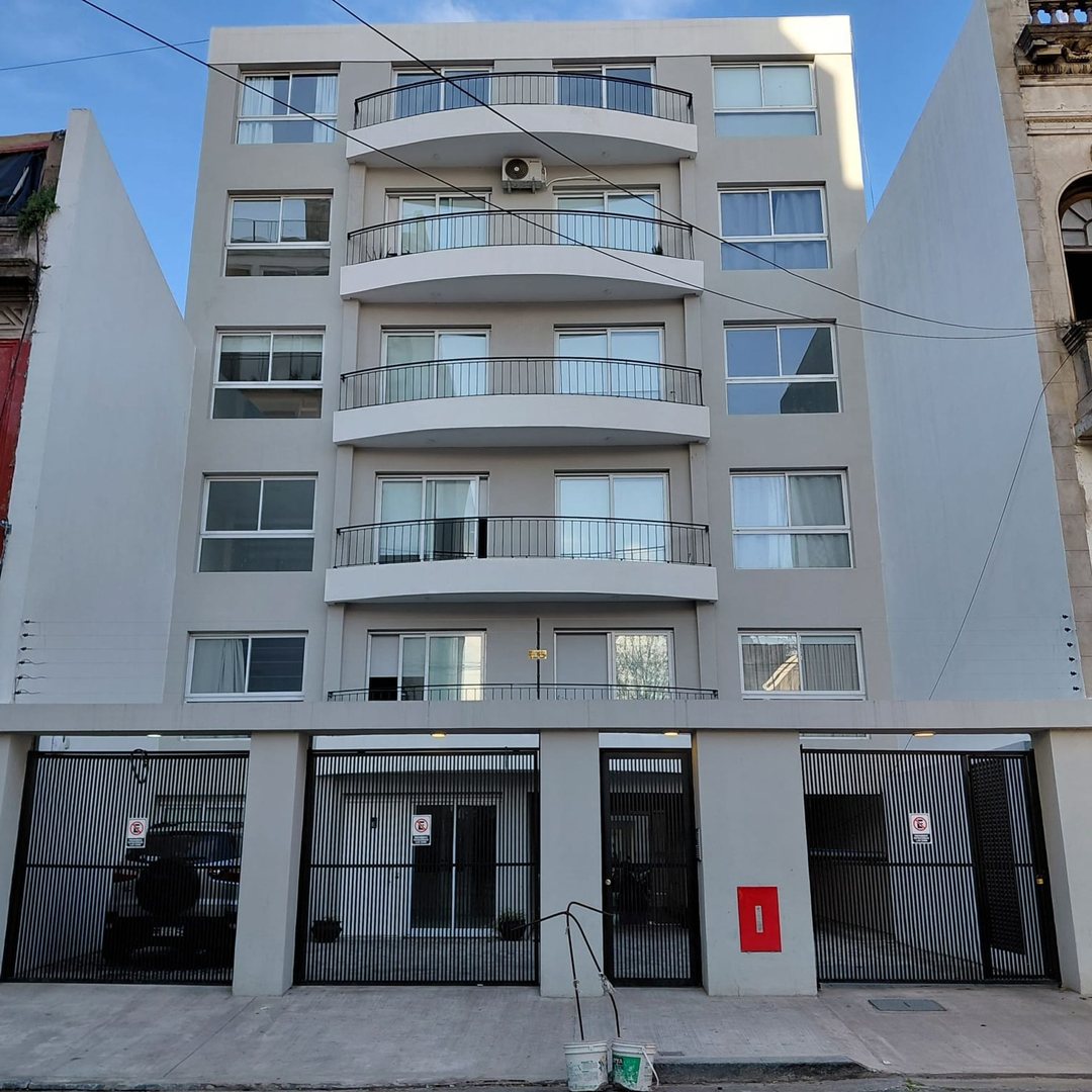MONOAMBIENTE A ESTRENAR CON JARDÍN Y BAULERA
