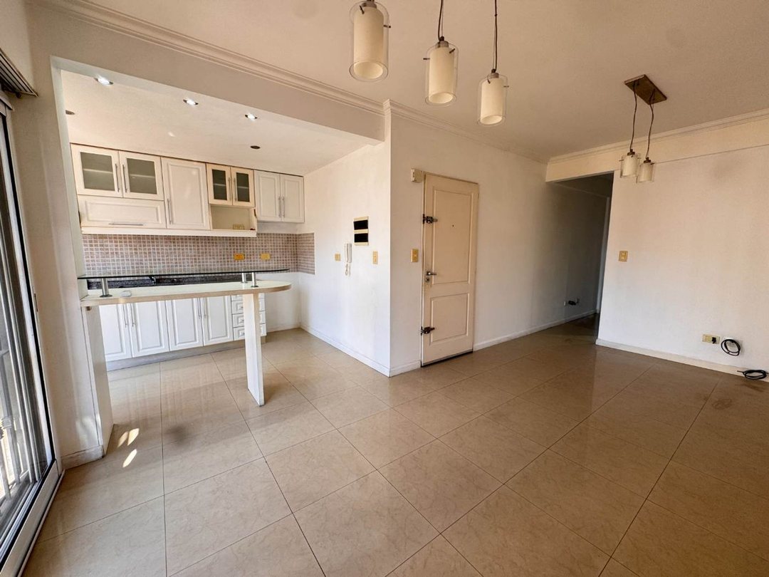 VENTA DPTO 3 AMBIENTES CON BALCÓN Y COCHERA