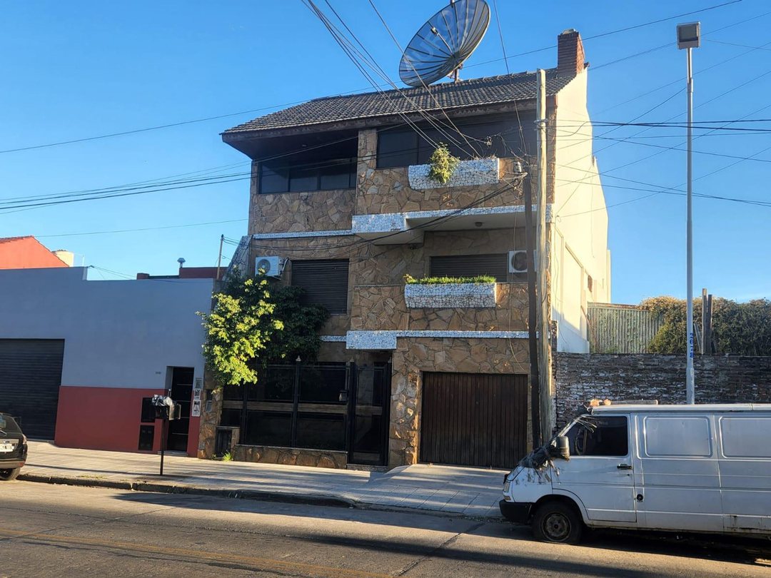 VENTA CASA 5 AMB. VALENTIN ALSINA PILETA QUINCHO