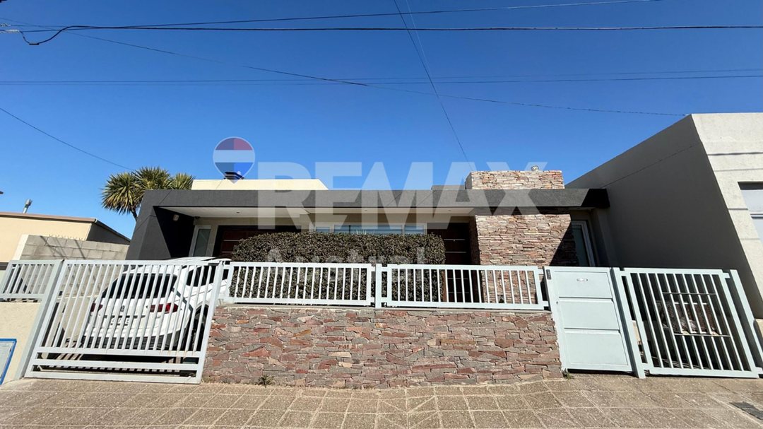 CASA MODERNA 3 DORM PATIO PILETA KM3 APTA CREDITO!