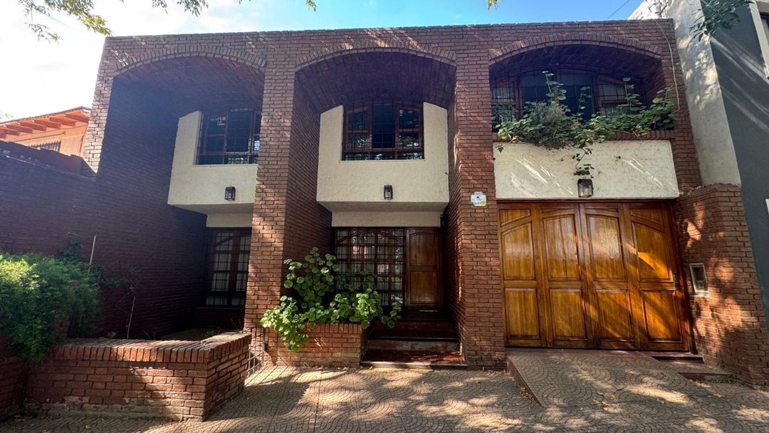 VENDE CASA EN GODOY CRUZ