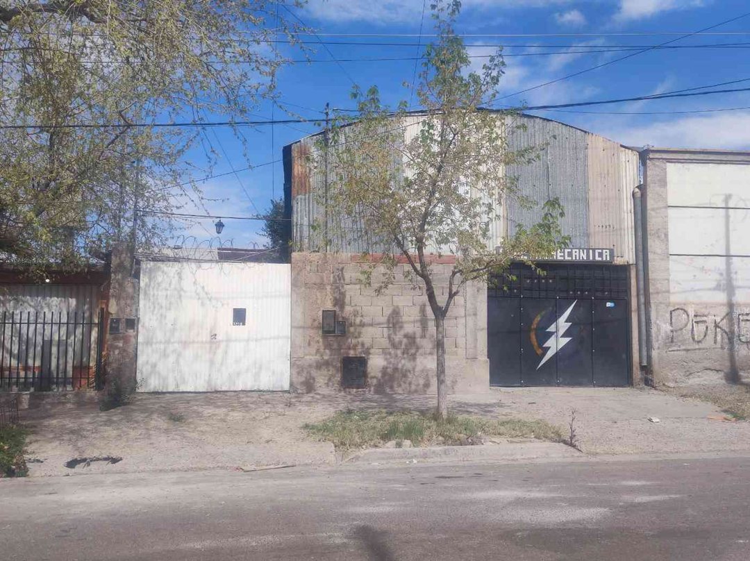 VENTA CASA CON GALPON EN GODOY CRUZ