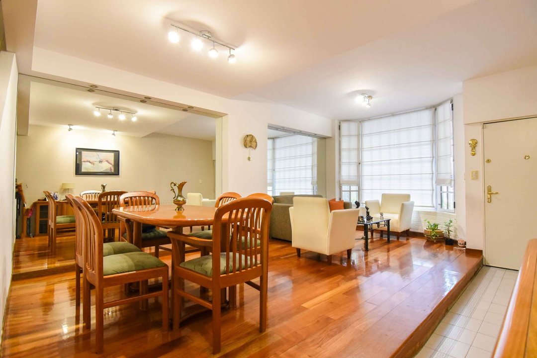 Venta casa tríplex 4 amb cochera parrilla, Flores