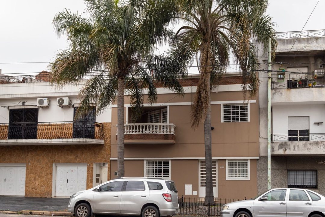 VENTA CASA 5 AMBIENTES PARQUE CHACABUCO TERRAZA