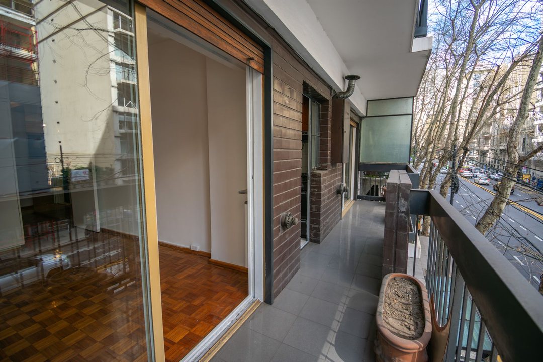 VENTA DEPARTAMENTO 4 AMBIENTES C/ BALCÓN RECOLETA