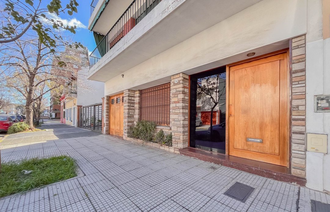Vta. Villa Devoto PH, PB,4 ambs, cochera. Jardin