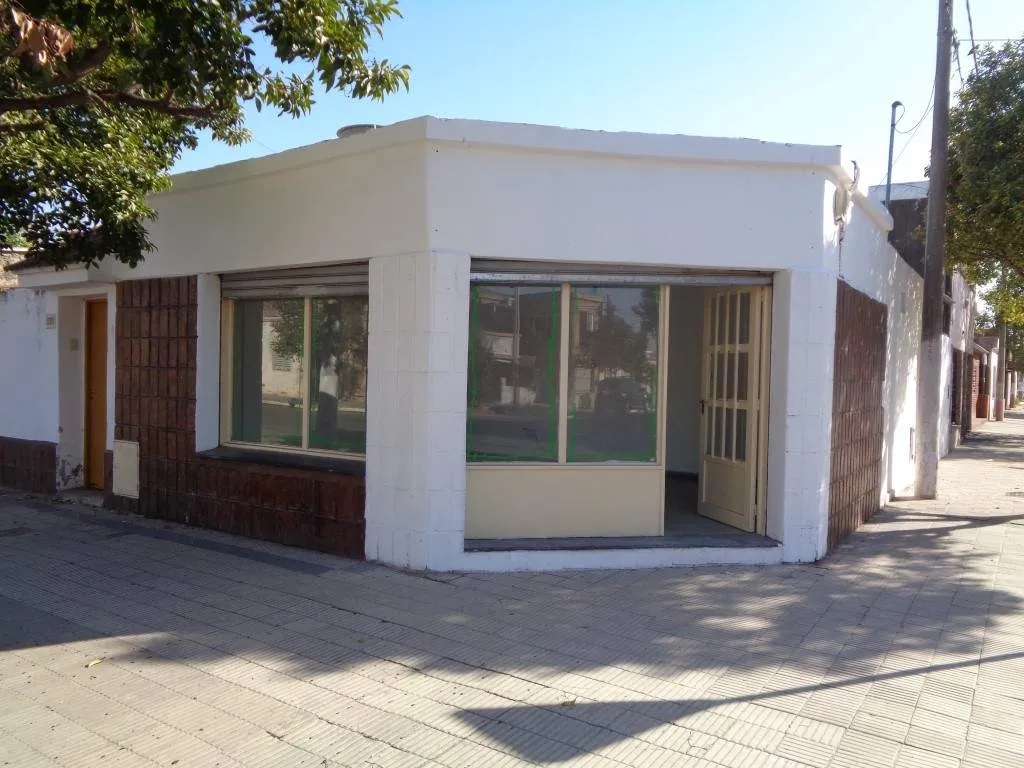Barrio General Bustos - Excelente Local Comercial Externo de 30 m2, Amplio con V...
