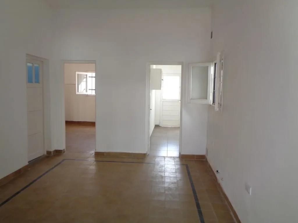 Barrio San Martín - Casa de 2 Dormitorios, con Garaje y Patio Muy Amplio con Cés...