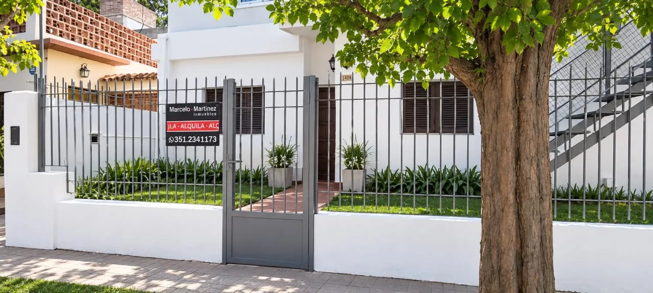 CASA 3 DORMITORIOS CON ACCESO VEHICULO EN BARRIO ESCOBAR