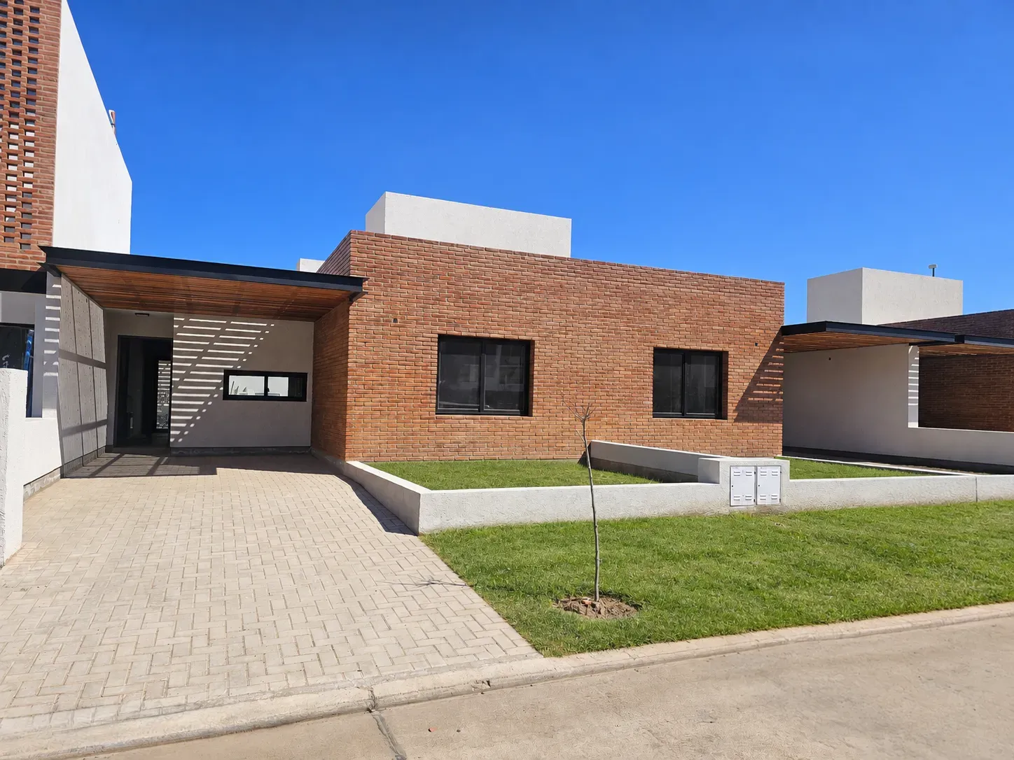 CASA A ESTRENAR | SAN IGNACIO VILLAGE | 2 DORM | TODA EN PLANTA BAJA