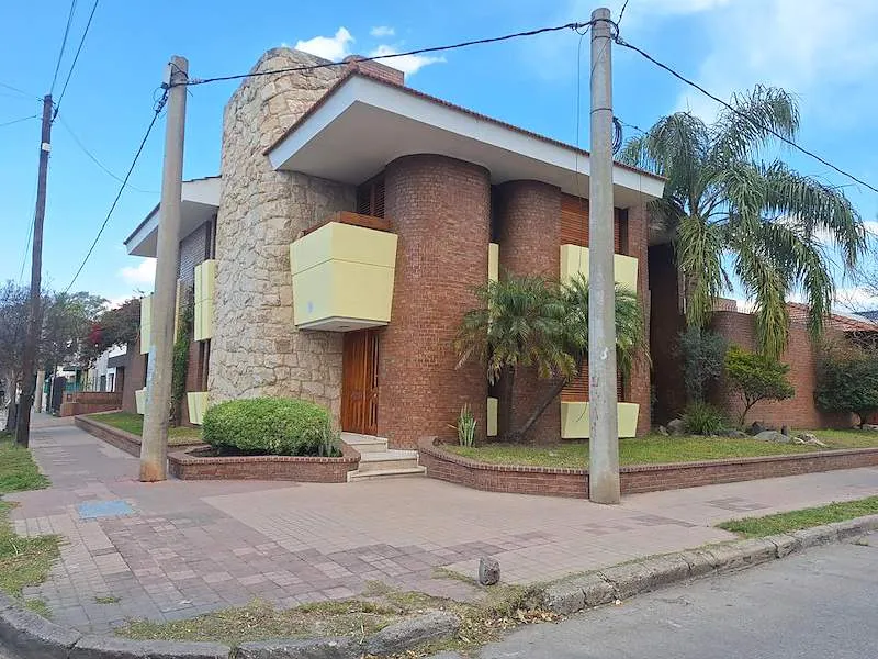 EN ALQUILER! IMPERDIBLE CASA  PARA USO COMERCIAL BARRIO AYACUCHO