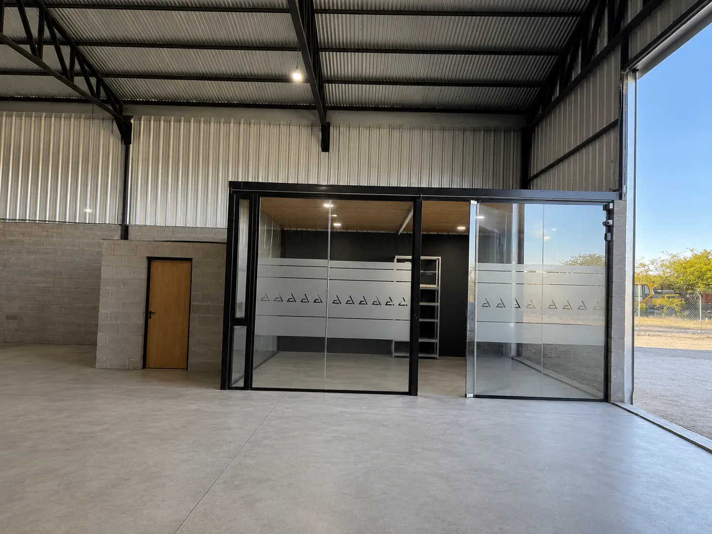 GALPÓN 750m2 EN ALQUILER – PARQUE INDUSTRIAL MENDIOLAZA