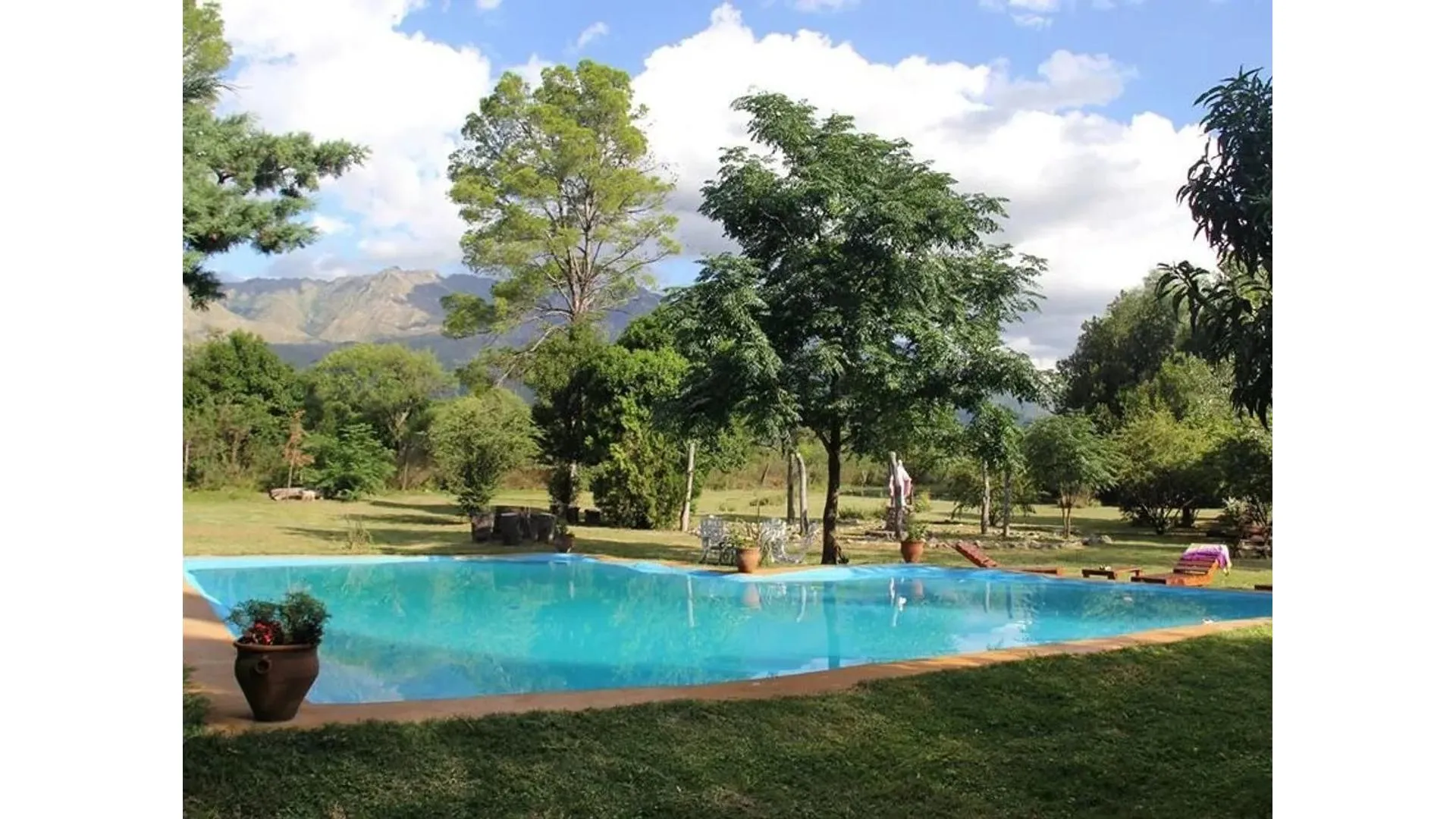 CASCO DE ESTANCIA IDEAL HOSTERÍA MAS CUATRO CASAS Y PISCINA