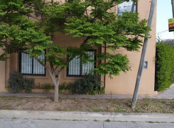 Casa · 250m² · 7 Ambientes · 2 Cocheras