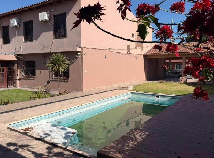 Casa · 350m² · 1 Ambiente · 4 Cocheras