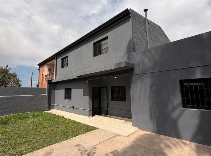Casa · 220m² · 6 Ambientes · 2 Cocheras