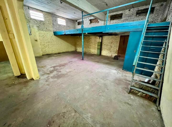 Bodega-Galpón · 300m² · 5 Ambientes · 1 Cochera