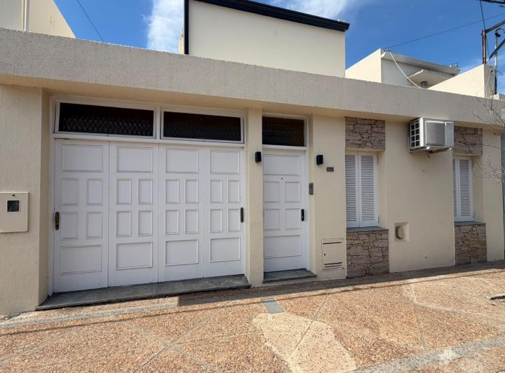 Casa · 286m² · 6 Ambientes · 1 Cochera