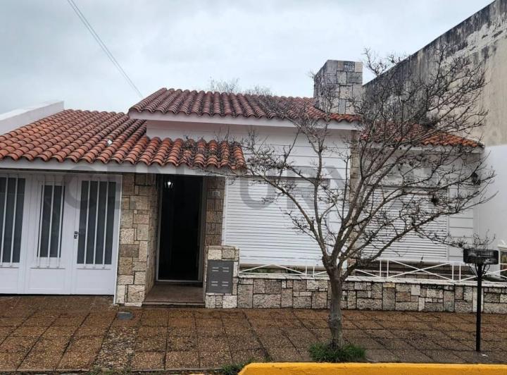 Casa · 191m² · 5 Ambientes · 2 Cocheras