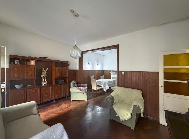 Casa · 173m² · 8 Ambientes · 1 Cochera