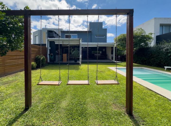 Casa · 270m² · 6 Ambientes · 3 Cocheras
