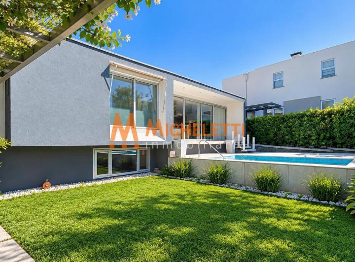 Casa · 193m² · 10 Ambientes · 2 Cocheras