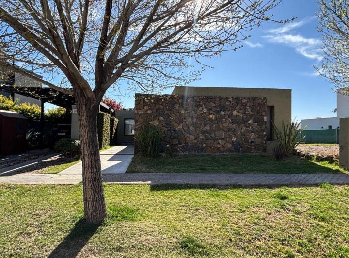 Casa · 190m² · 4 Ambientes · 1 Cochera