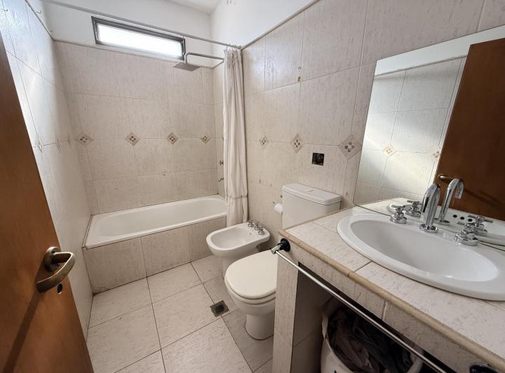 Casa · 90m² · 5 Ambientes · 1 Cochera