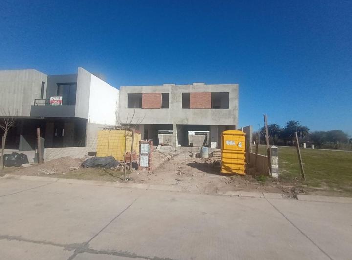 Casa · 150m² · 4 Ambientes · 2 Cocheras