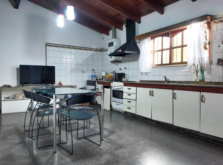 Casa · 236m² · 8 Ambientes · 2 Cocheras