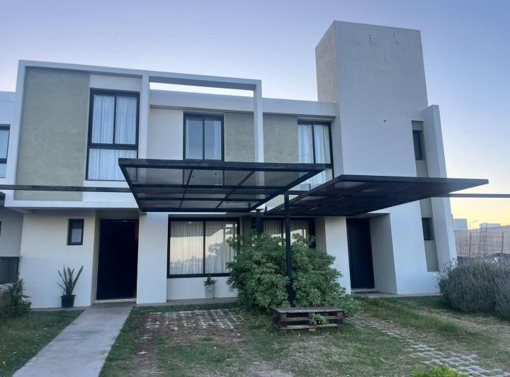 Casa · 105m² · 5 Ambientes · 1 Cochera