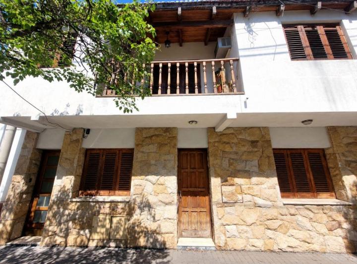 Casa · 100m² · 8 Ambientes