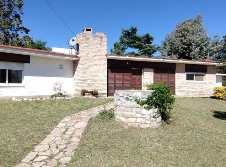 Casa · 200m² · 3 Dormitorios · 1 Cochera