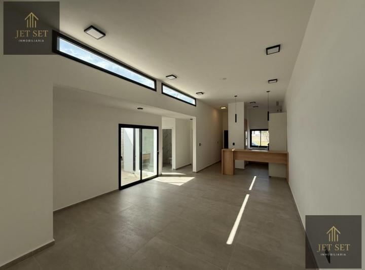 Casa · 100m² · 6 Ambientes · 1 Cochera