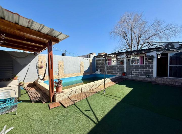 Casa · 180m² · 6 Ambientes · 2 Cocheras