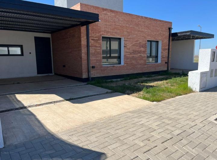 Casa · 79m² · 3 Ambientes · 1 Cochera
