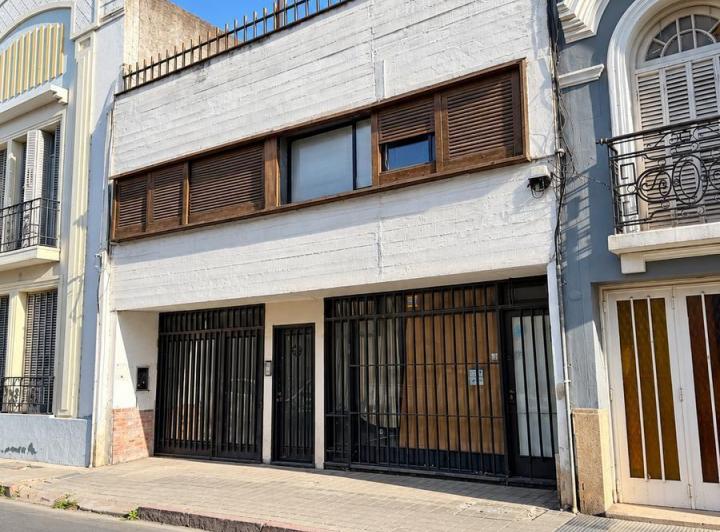 Casa · 300m² · 14 Ambientes · 1 Cochera