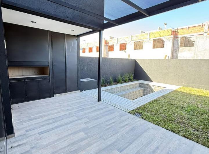 Casa · 160m² · 5 Ambientes · 2 Cocheras