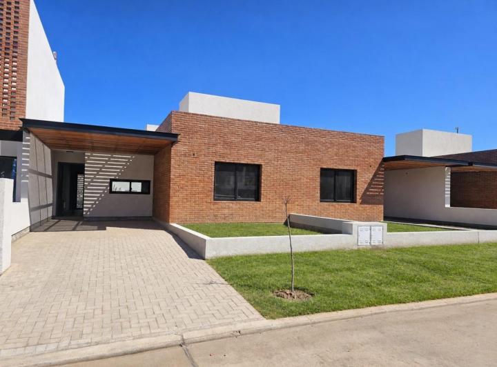 Casa · 124m² · 3 Ambientes · 1 Cochera