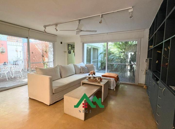 Casa · 226m² · 7 Ambientes · 2 Cocheras