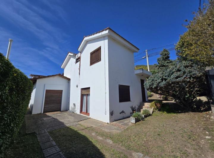 Casa · 196m² · 13 Ambientes · 1 Cochera