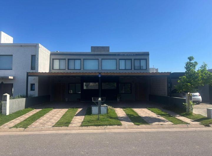 Casa · 170m² · 7 Ambientes · 1 Cochera
