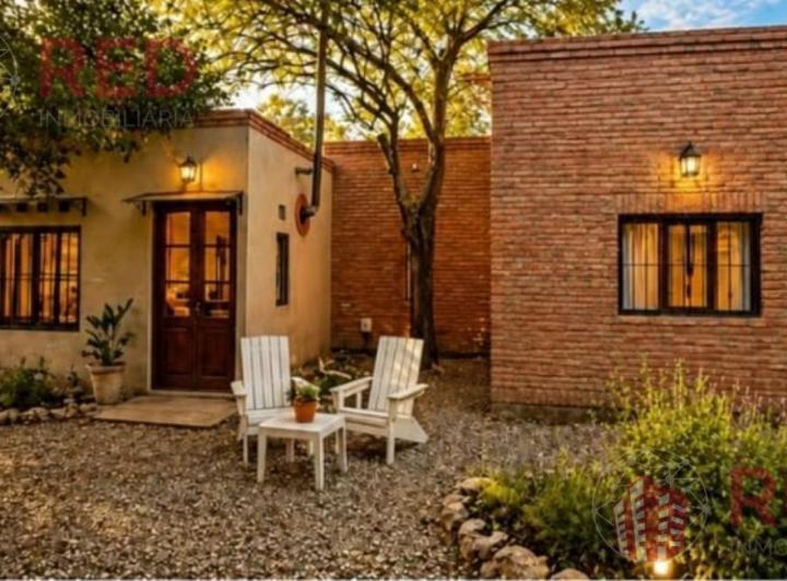 Casa · 80m² · 2 Dormitorios · 1 Cochera