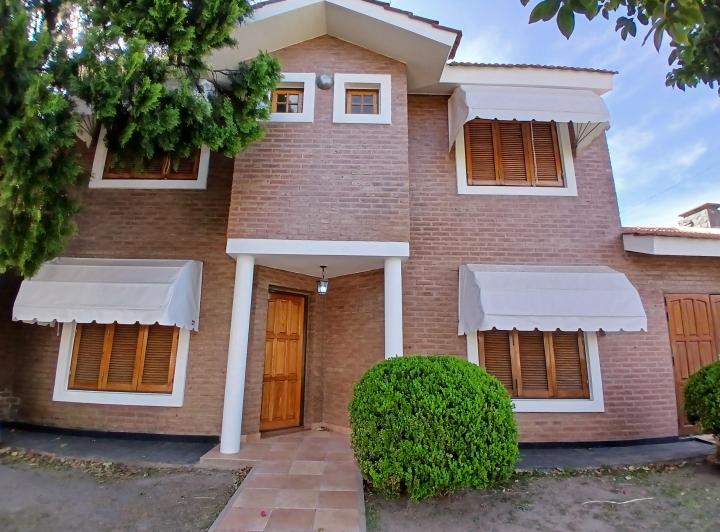Casa · 180m² · 3 Dormitorios · 1 Cochera