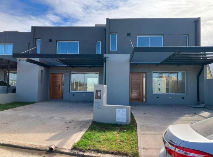 Casa · 150m² · 6 Ambientes · 2 Cocheras