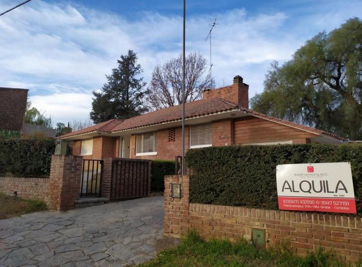Casa · 1200m² · 4 Ambientes · 1 Cochera