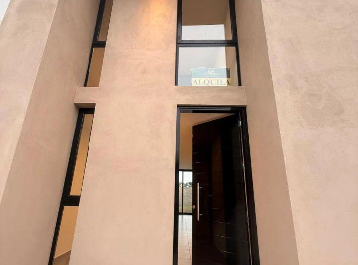 Casa · 220m² · 5 Ambientes · 1 Cochera