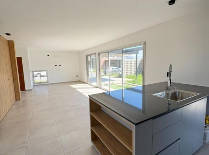Casa · 150m² · 4 Ambientes · 2 Cocheras