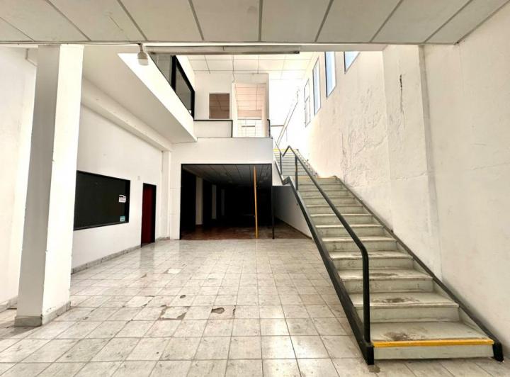 Bodega-Galpón · 750m² · 10 Ambientes · 10 Cocheras
