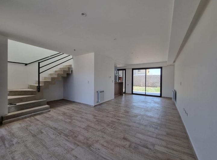Casa · 135m² · 4 Ambientes · 2 Cocheras